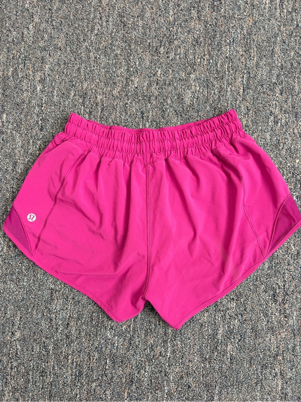 lululemon athletica hotty hot shorts 2.5 ripened raspberry - Picture 4 of 6